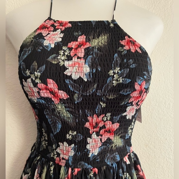 🆕Hollister Black Floral Halter Dress SX🆕 - Picture 5 of 13